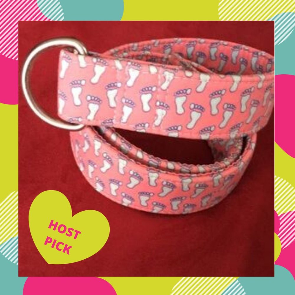 Vineyard Vines D ring belt. Pink with footprints